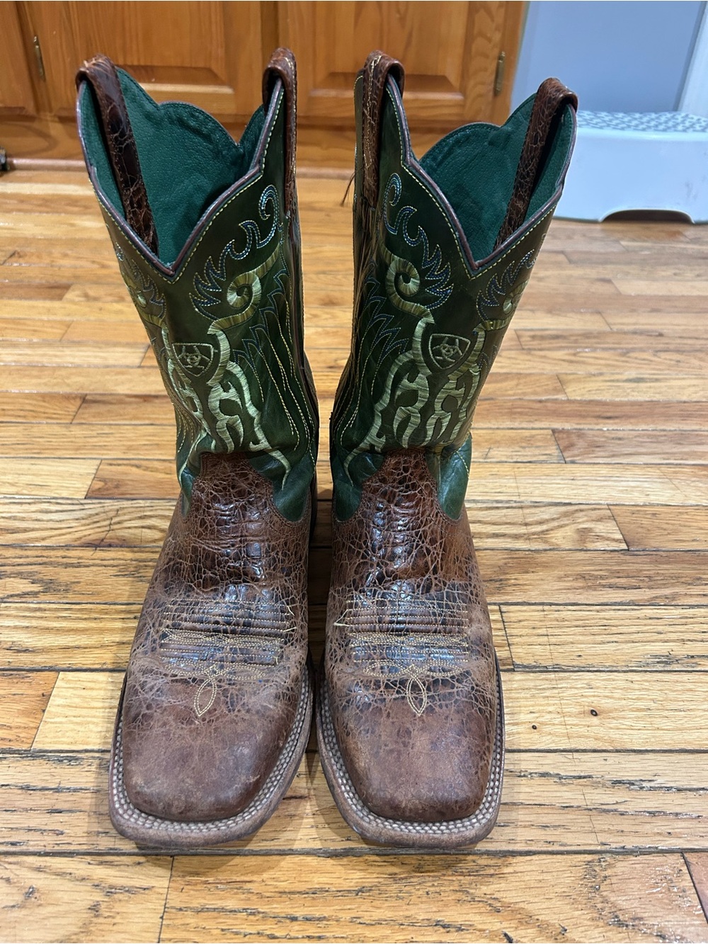 11D Ariat Men’s Mesteno Wide Square Toe Cowboy Boots